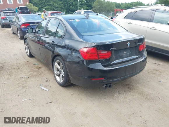 2014 BMW 3 Series 328i xDrive z VIN WBA3B5C54EF958961, wystawiony jako IAAI lot #42542378 z przebiegiem 310 348 mil mil oraz . Historia ofert i sprzedaży dostępna na DreamBid. Obrazek 3.