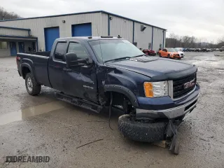 2011 GMC Sierra 2500HD SLE with VIN 1GT220CG3BZ231646, listed as a Copart auction lot 84441944 with 116,083 mi miles and Salvage Title. Bid and sale history available at carsss.com. Image 4.