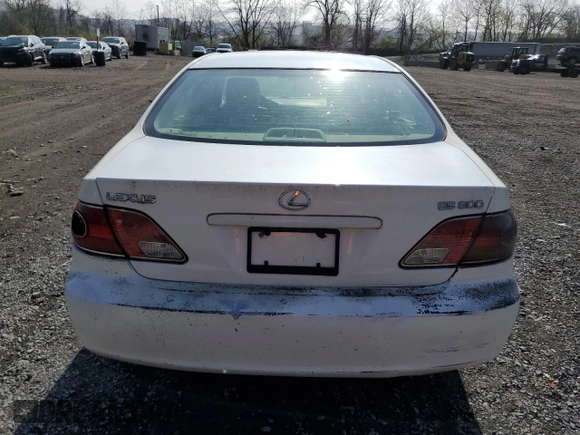2002 Lexus ES 300 with VIN JTHBF30G925029779, listed as a Copart auction lot 51455565 with 222,525 mi miles and Clean Title. Bid and sale history available at DreamBid. Image 6.