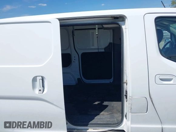 2017 Chevrolet City Express Cargo LT z VIN 3N63M0ZN1HK701924, wystawiony jako IAAI lot #42337663 z przebiegiem 211 535 mil mil oraz . Historia ofert i sprzedaży dostępna na DreamBid. Obrazek 8.