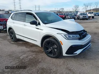2023 Volkswagen Tiguan SE R-Line Black z VIN 3VV8B7AX9PM086225, wystawiony jako IAAI lot #41276879 z przebiegiem Nie podano mil oraz . Historia ofert i sprzedaży dostępna na DreamBid. Obrazek 1.