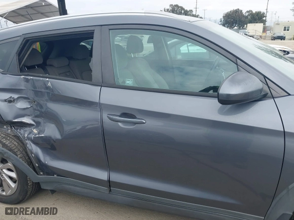 2016 Hyundai Tucson SE with VIN KM8J33A44GU176739, listed as a IAAI auction lot 41901421 with 85,377 mi miles. Bid and sale history available at carsss.com. Image 14.