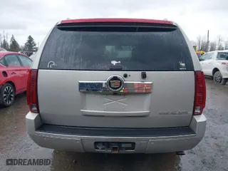 2008 Cadillac Escalade ESV with VIN 1GYFK668X8R111368, listed as a IAAI auction lot 41891439 with 190,293 mi miles. Bid and sale history available at carsss.com. Image 17.