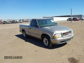 2000 GMC Sonoma SLS w/1SE Pkg with VIN 1GTCS1452YK293533, listed as a IAAI auction lot 41646784 with 121,173 mi miles. Bid and sale history available at carsss.com. Image 1.