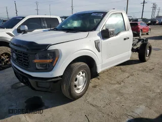2024 Ford F-150 XL z VIN 1FTMF1KP2RKD17876, wystawiony jako Copart lot #47140015 z przebiegiem 9 243 mil mil oraz Szkoda całkowita • Salvage title. Historia ofert i sprzedaży dostępna na DreamBid. Obrazek 1.