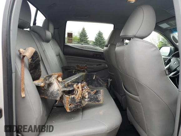 2013 Toyota Tacoma z VIN 5TFMU4FN5DX010469, wystawiony jako Copart lot #55607015 z przebiegiem 140 849 mil mil oraz Szkoda całkowita • Salvage title. Historia ofert i sprzedaży dostępna na DreamBid. Obrazek 10.