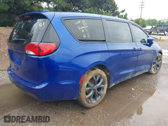 2018 Chrysler Pacifica Touring Plus with VIN 2C4RC1FG9JR228594, listed as a IAAI auction lot 42298327 with 85,685 mi miles and . Bid and sale history available at DreamBid. Image 4.