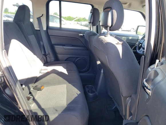 2014 Jeep Patriot Latitude z VIN 1C4NJRFB6ED884462, wystawiony jako Copart lot #60805885 z przebiegiem 95 995 mil mil oraz Czysty tytuł • Clean title. Historia ofert i sprzedaży dostępna na DreamBid. Obrazek 11.