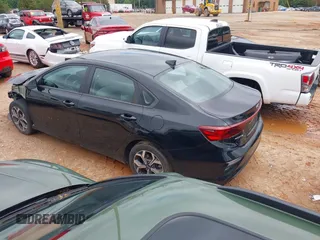 2021 Kia Forte LXS с VIN 3KPF24AD8ME265680, выставлен на аукционе IAAI как лот 42369530 с пробегом 76 678 миль миль и . История ставок и продаж доступна на DreamBid. Изображение 3.