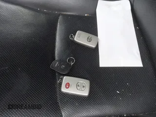 2018 Toyota 4Runner SR5 z VIN JTEBU5JR8J5596675, wystawiony jako IAAI lot #41877335 z przebiegiem Nie podano mil oraz . Historia ofert i sprzedaży dostępna na DreamBid. Obrazek 11.
