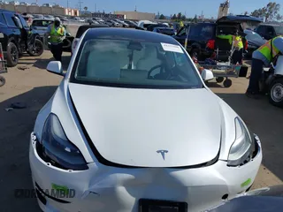 2023 Tesla Model 3 z VIN 5YJ3E1EA2PF465882, wystawiony jako IAAI lot #42257900 z przebiegiem 39 572 mil mil oraz . Historia ofert i sprzedaży dostępna na DreamBid. Obrazek 12.
