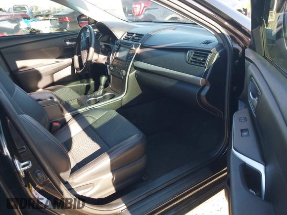 2015 Toyota Camry XLE z VIN 4T1BF1FK8FU928187, wystawiony jako IAAI lot #41870784 z przebiegiem 103 513 mil mil oraz . Historia ofert i sprzedaży dostępna na DreamBid. Obrazek 5.