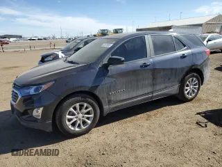 2021 Chevrolet Equinox LS z VIN 3GNAXHEV7MS105577, wystawiony jako Copart lot #53572885 z przebiegiem 50 928 mil mil oraz Szkoda całkowita • Salvage title. Historia ofert i sprzedaży dostępna na DreamBid. Obrazek 1.