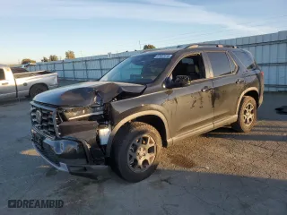 2025 Honda Pilot TrailSport with VIN 5FNYG1H65SB067792, listed as a Copart auction lot 87957615 with 4,470 mi miles and Salvage Title. Bid and sale history available at carsss.com. Image 1.