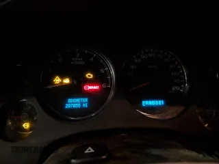 2007 Chevrolet Avalanche 1LT z VIN 3GNFK123X7G295672, wystawiony jako Copart lot #59890175 z przebiegiem 207 855 mil mil oraz Czysty tytuł • Clean title. Historia ofert i sprzedaży dostępna na DreamBid. Obrazek 9.