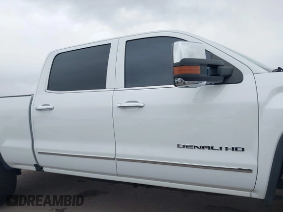 2016 GMC Sierra 2500HD Denali z VIN 1GT12UE89GF172877, wystawiony jako IAAI lot #41807741 z przebiegiem 36 719 mil mil oraz . Historia ofert i sprzedaży dostępna na DreamBid. Obrazek 13.