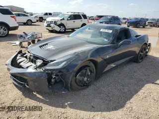 2015 Chevrolet Corvette 1LT z VIN 1G1YB2D73F5110187, wystawiony jako Copart lot #53357065 z przebiegiem 115 387 mil mil oraz Szkoda całkowita • Salvage title. Historia ofert i sprzedaży dostępna na DreamBid. Obrazek 1.