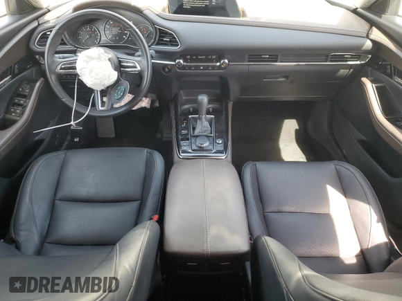 2023 Mazda CX-30 S Premium z VIN 3MVDMBDM9PM558451, wystawiony jako Copart lot #53997465 z przebiegiem 27 633 mil mil oraz Nie do naprawy • Non repairable. Historia ofert i sprzedaży dostępna na DreamBid. Obrazek 8.
