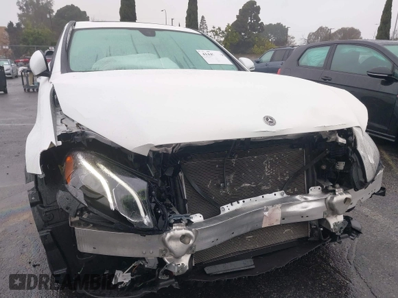 2020 Mercedes-Benz E 350 z VIN W1KZF8DB4LA826368, wystawiony jako IAAI lot #41449930 z przebiegiem 31 319 mil mil oraz . Historia ofert i sprzedaży dostępna na DreamBid. Obrazek 6.
