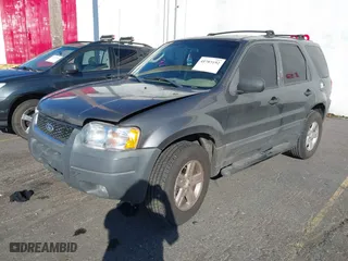 2004 Ford Escape XLT with VIN 1FMYU93174KB10825, listed as a IAAI auction lot 41703192 with 240,355 mi miles. Bid and sale history available at carsss.com. Image 2.