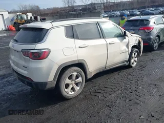 2019 Jeep Compass Latitude with VIN 3C4NJDBB7KT703593, listed as a IAAI auction lot 41490224 with 99,640 mi miles. Bid and sale history available at carsss.com. Image 4.