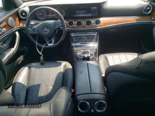 2017 Mercedes-Benz E 300 Luxury z VIN WDDZF4KB7HA136889, wystawiony jako Copart lot #59895895 z przebiegiem 151 240 mil mil oraz Czysty tytuł • Clean title. Historia ofert i sprzedaży dostępna na DreamBid. Obrazek 8.