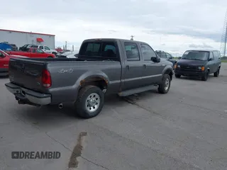 2006 Ford F-250 XL z VIN 1FTSW215X6ED62071, wystawiony jako IAAI lot #42416841 z przebiegiem 240 855 mil mil oraz . Historia ofert i sprzedaży dostępna na DreamBid. Obrazek 4.