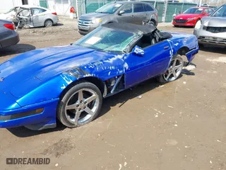 1994 Chevrolet Corvette with VIN 1G1YY32P3R5122058, listed as a IAAI auction lot 41933355 with 132,080 mi miles. Bid and sale history available at carsss.com. Image 6.