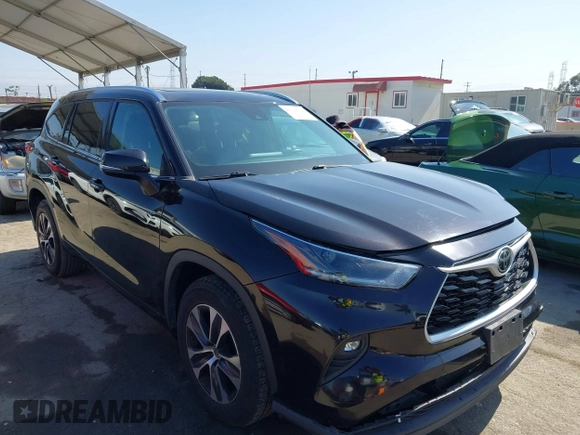 2021 Toyota Highlander XLE with VIN 5TDGZRAH2MS065304, listed as a IAAI auction lot 42386731 with 67,893 mi miles and . Bid and sale history available at DreamBid. Image 1.