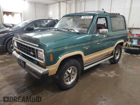 1987 Ford Bronco z VIN 1FMCU14T8HUA51662, wystawiony jako Copart lot #74972024 z przebiegiem 26 362 mil mil oraz Szkoda całkowita • Salvage title. Historia ofert i sprzedaży dostępna na DreamBid. Obrazek 1.