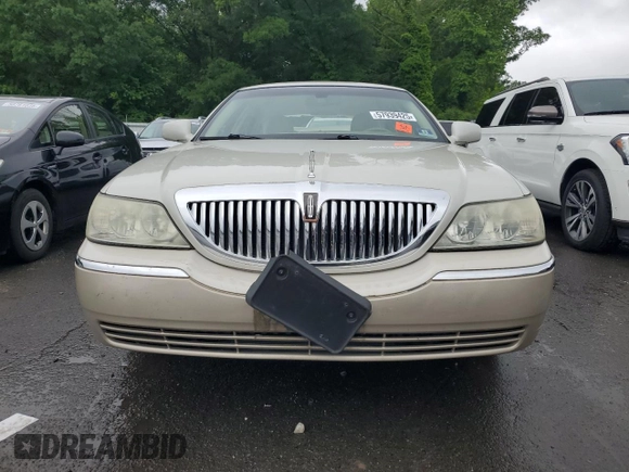 2006 Lincoln Town Car Signature z VIN 1LNHM81WX6Y645415, wystawiony jako Copart lot #57939425 z przebiegiem 91 829 mil mil oraz Szkoda całkowita • Salvage title. Historia ofert i sprzedaży dostępna na DreamBid. Obrazek 5.