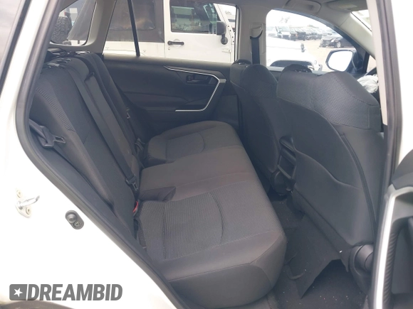 2021 Toyota RAV4 LE z VIN 2T3H1RFV8MW182801, wystawiony jako IAAI lot #42519435 z przebiegiem 44 932 mil mil oraz . Historia ofert i sprzedaży dostępna na DreamBid. Obrazek 8.