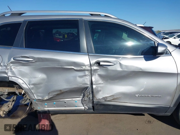 2018 Jeep Cherokee Latitude Tech Connect with VIN 1C4PJMCB7JD501896, listed as a IAAI auction lot 41872851 with 99,165 mi miles. Bid and sale history available at carsss.com. Image 14.