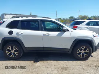 2014 Jeep Cherokee Trailhawk with VIN 1C4PJMBS8EW163212, listed as a IAAI auction lot 42124107 with 114,999 mi miles. Bid and sale history available at carsss.com. Image 13.