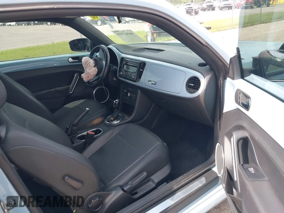 2013 Volkswagen Beetle 2.5L с VIN 3VWJX7AT8DM631449, выставлен на аукционе IAAI как лот 40064318 с пробегом 178 311 миль миль и . История ставок и продаж доступна на DreamBid. Изображение 5.