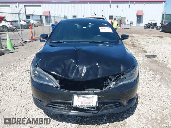 2016 Chrysler 200 S with VIN 1C3CCCBB5GN158260, listed as a IAAI auction lot 41981339 with 105,664 mi miles. Bid and sale history available at carsss.com. Image 13.