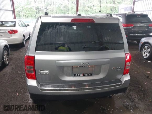 2016 Jeep Patriot High Altitude z VIN 1C4NJRFB0GD500582, wystawiony jako IAAI lot #42298262 z przebiegiem 117 643 mil mil oraz . Historia ofert i sprzedaży dostępna na DreamBid. Obrazek 17.