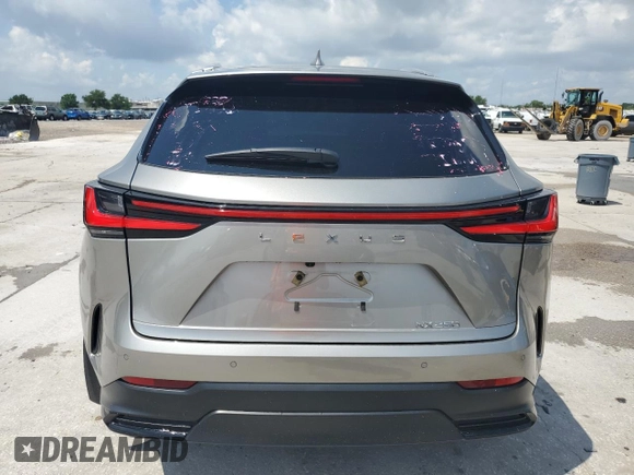 2025 Lexus NX 250 Premium z VIN 2T2GDCAZ3SC022077, wystawiony jako Copart lot #61662545 z przebiegiem 7 929 mil mil oraz Szkoda całkowita • Salvage title. Historia ofert i sprzedaży dostępna na DreamBid. Obrazek 6.