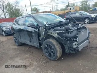 2022 Chevrolet Blazer LT z VIN 3GNKBHR47NS136060, wystawiony jako IAAI lot #42181642 z przebiegiem Nie podano mil oraz . Historia ofert i sprzedaży dostępna na DreamBid. Obrazek 1.