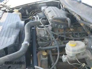 2000 Dodge 1500 z VIN 3B7HC13Z4YG109658, wystawiony jako IAAI lot #42619118 z przebiegiem 290 794 mil mil oraz . Historia ofert i sprzedaży dostępna na DreamBid. Obrazek 12.