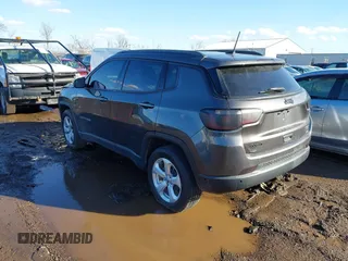 2019 Jeep Compass Latitude with VIN 3C4NJDBB4KT597331, listed as a IAAI auction lot 41664673 with 98,042 mi miles. Bid and sale history available at carsss.com. Image 3.