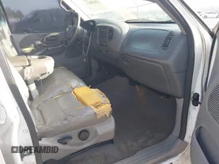 2001 Ford F-150 XLT z VIN 1FTRW07W01KB55038, wystawiony jako IAAI lot #42630824 z przebiegiem 281 399 mil mil oraz . Historia ofert i sprzedaży dostępna na DreamBid. Obrazek 5.