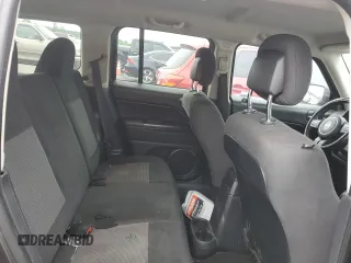 2015 Jeep Patriot Sport z VIN 1C4NJPBB5FD348999, wystawiony jako Copart lot #58496905 z przebiegiem 177 718 mil mil oraz Czysty tytuł • Clean title. Historia ofert i sprzedaży dostępna na DreamBid. Obrazek 10.