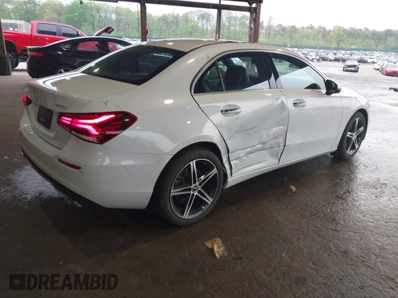 2020 Mercedes-Benz A 220 z VIN W1K3G4EB8LJ207430, wystawiony jako IAAI lot #42177595 z przebiegiem 56 148 mil mil oraz . Historia ofert i sprzedaży dostępna na DreamBid. Obrazek 4.
