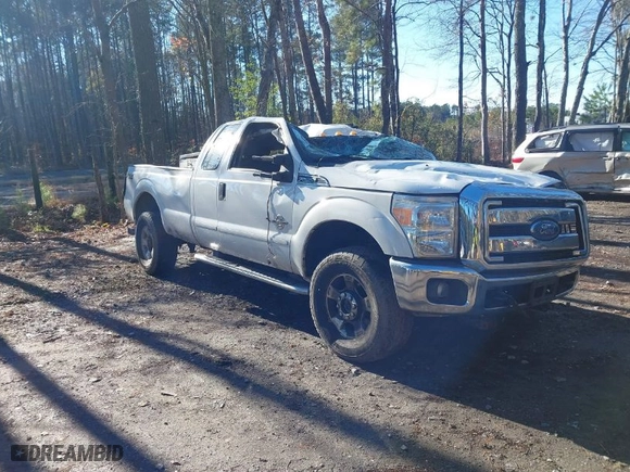 2015 Ford Super Duty F-250 SRW XLT with VIN 1FT7X2BT2FED37097, listed as a IAAI auction lot 41084977 with 224,317 mi miles. Bid and sale history available at carsss.com. Image 1.