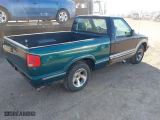 1998 Chevrolet S-10 LS with VIN 1GCCS1443W8144467, listed as a IAAI auction lot 41902031 with 399,830 mi miles. Bid and sale history available at carsss.com. Image 4.