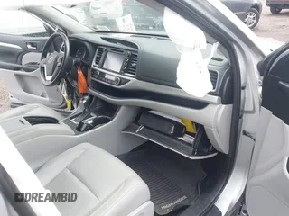 2018 Toyota Highlander SE z VIN 5TDJZRFH6JS545680, wystawiony jako IAAI lot #42548969 z przebiegiem 43 622 mil mil oraz . Historia ofert i sprzedaży dostępna na DreamBid. Obrazek 5.