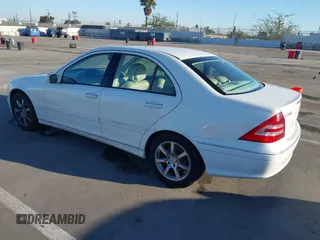 2007 Mercedes-Benz C 280 Luxury z VIN WDBRF54H47A945054, wystawiony jako IAAI lot #41670980 z przebiegiem 119 148 mil mil oraz . Historia ofert i sprzedaży dostępna na DreamBid. Obrazek 3.