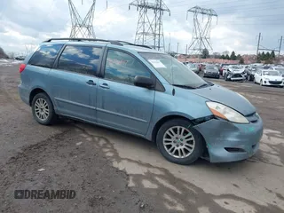 2008 Toyota Sienna LE with VIN 5TDBK23C98S015397, listed as a IAAI auction lot 41326807 with 208,439 mi miles. Bid and sale history available at carsss.com. Image 1.