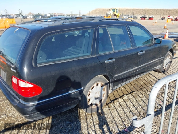 1999 Mercedes-Benz E-Class with VIN WDBJH82F2XX027360, listed as a IAAI auction lot 40977518 with 1 mi miles. Bid and sale history available at carsss.com. Image 4.